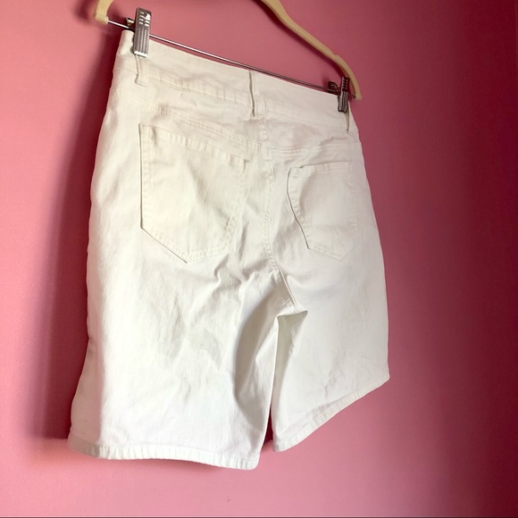 White Mid Rise Denim Shorts Size 8 - Picture 8 of 10